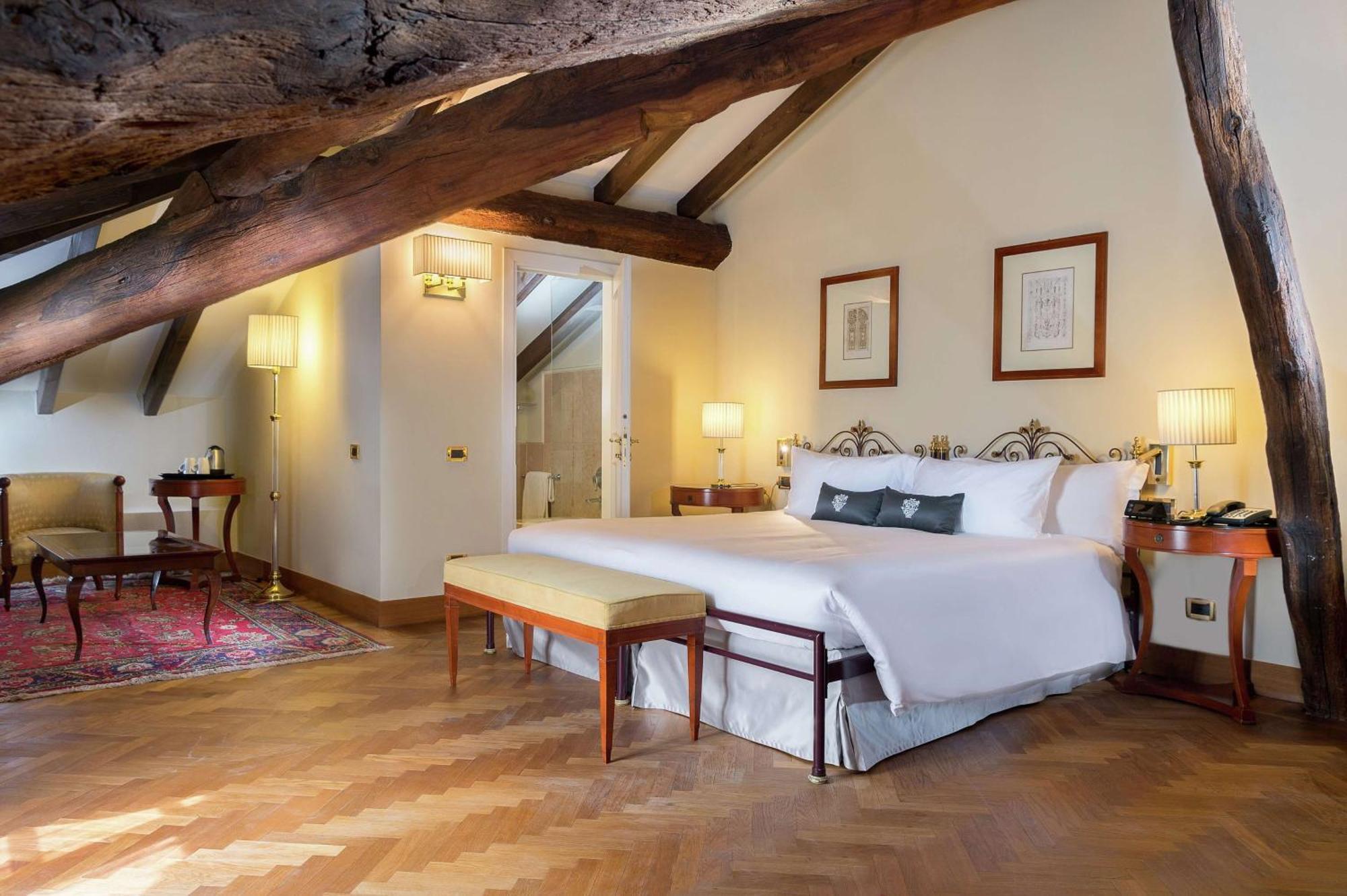Junior Suite,1552470544:JPEG